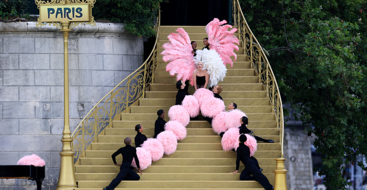 パリ五輪開会式 「ディオール」がレディー・ガガやセリーヌ・ディオン
