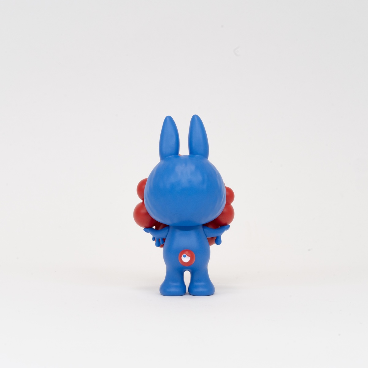 ミャクミャク」と「ラブブ」がコラボしたフィギュアが登場 万博会場内