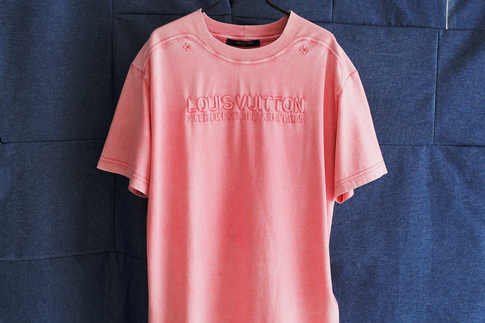 素材と色で夏の遊び心を表現したルイ・ヴィトン──2025年夏のTシャツ