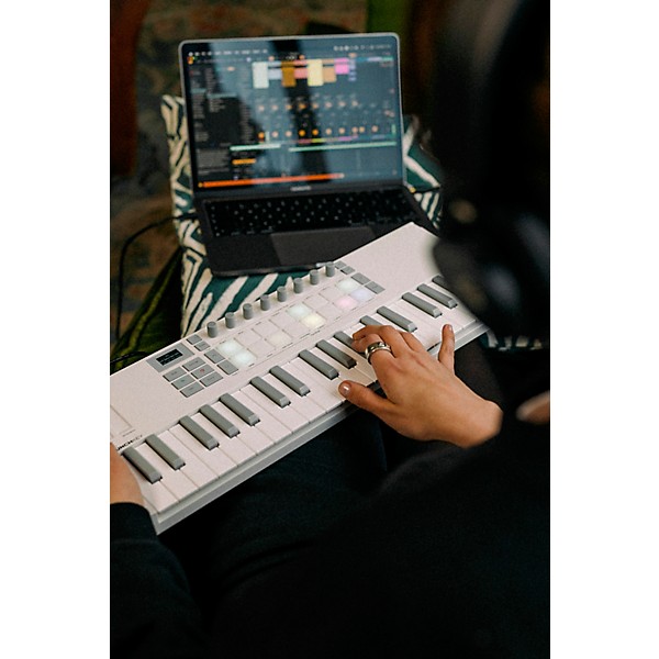 Novation Launchkey Mini 37 MK4 Keyboard Controller White | Guitar