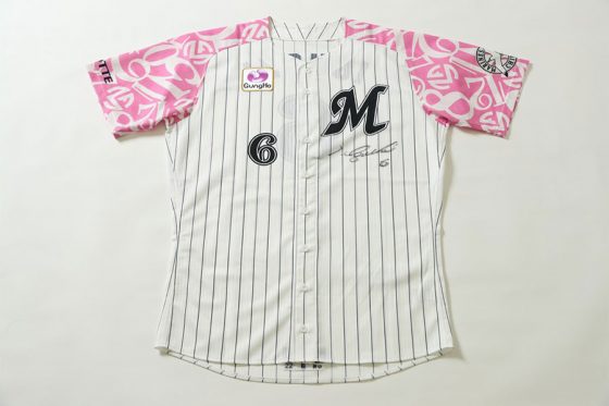 千葉ロッテ、直筆サイン入りピンクユニホームのオークション開催 8日鷹