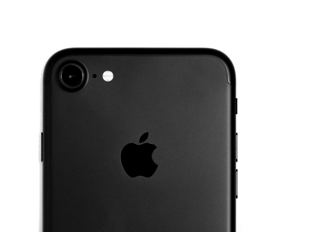 iPhone 13（仮）ではマットブラックが復活して、カメラのポートレート