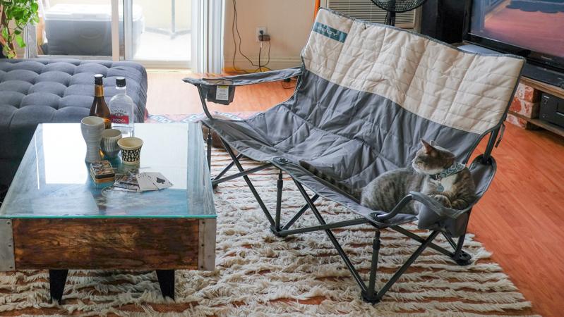 数秒でふたり分のソファに！キャンプや来客時にチョー使えます