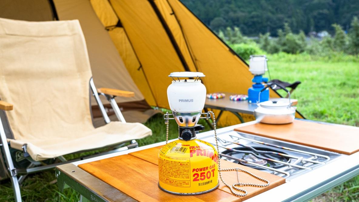 プリムスの「2245ランタン」を10年愛用する理由。LEDランタンでは