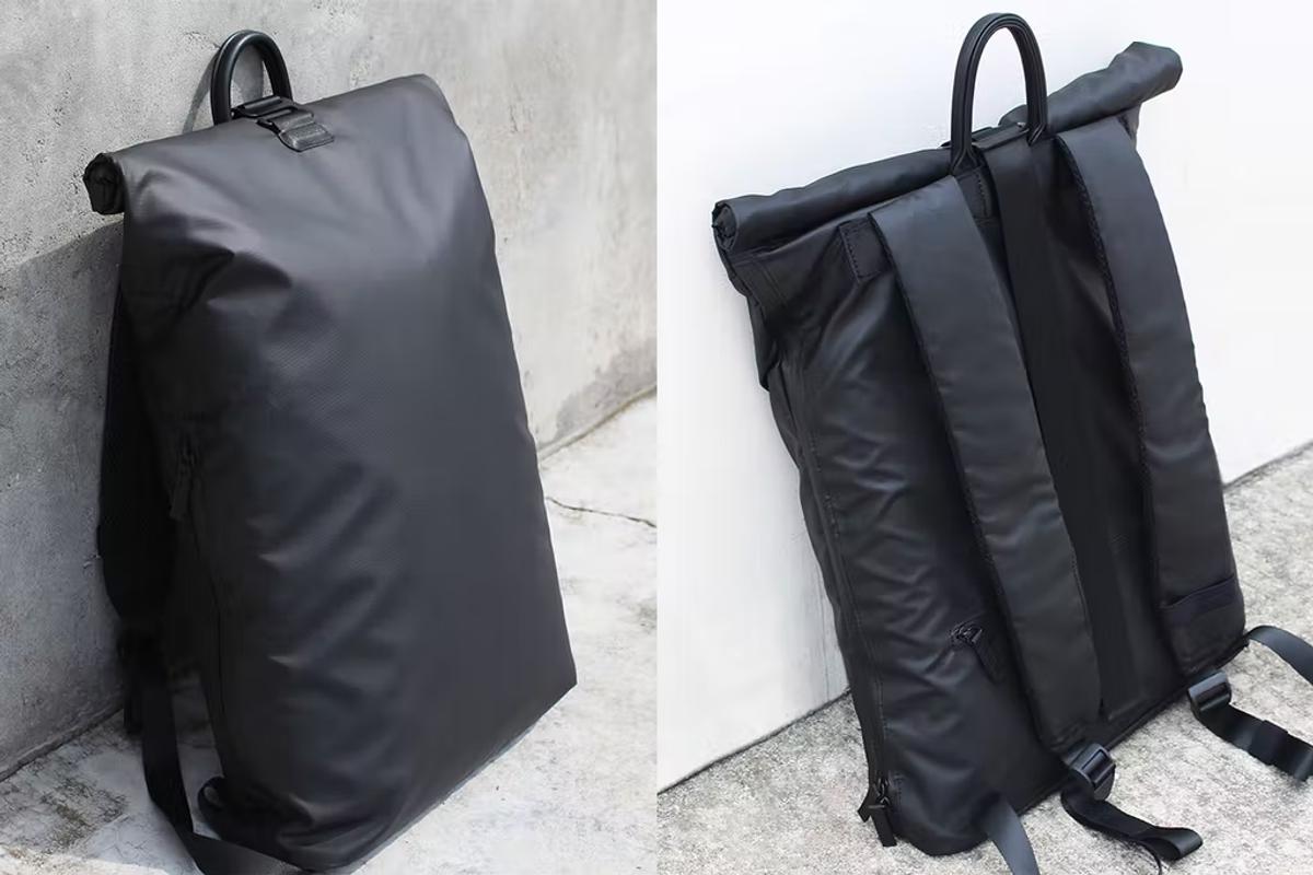 防水性も安心。ミニマリストのための拡張するロールトップバッグ