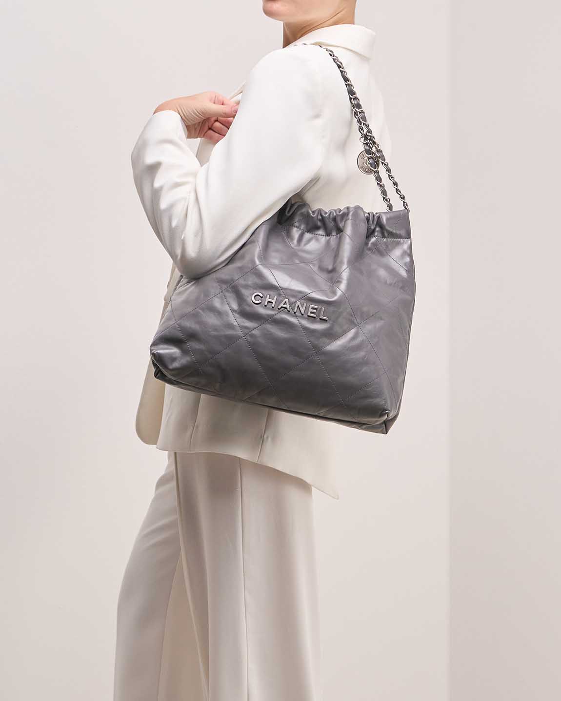 Chanel 22 Medium Calf Grey | SACLÀB
