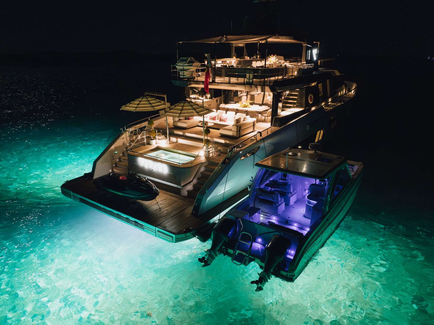 Crewed Motor Yacht VIVACE - Alpha Spritz 102 - 5 Cabins - Nassau