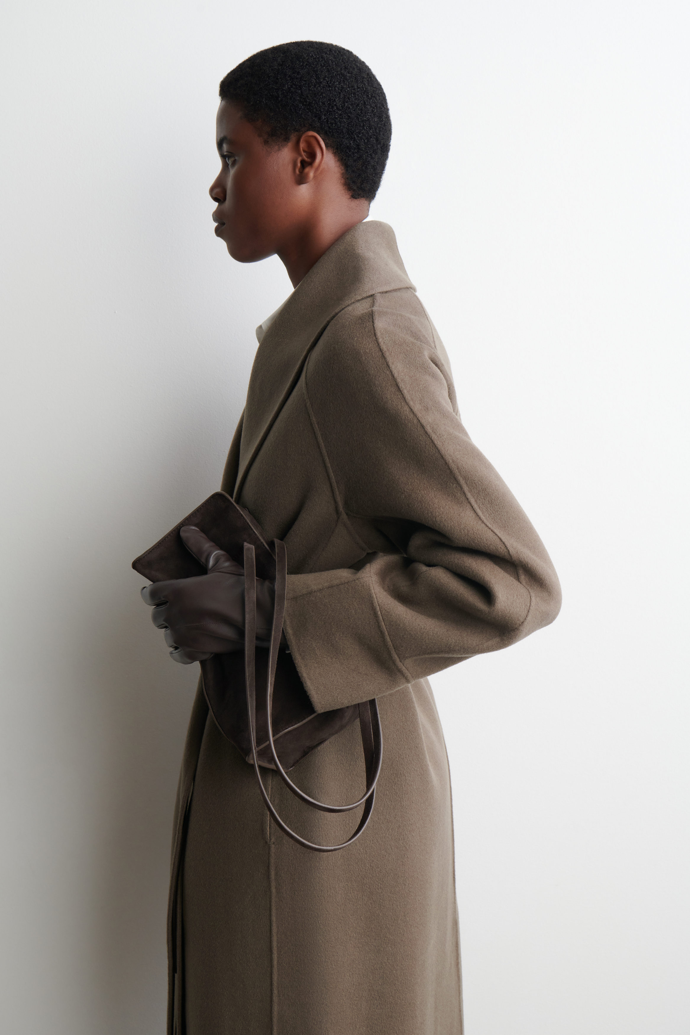 CASHMERE-LINED LEATHER GLOVES - DARK BROWN | COS