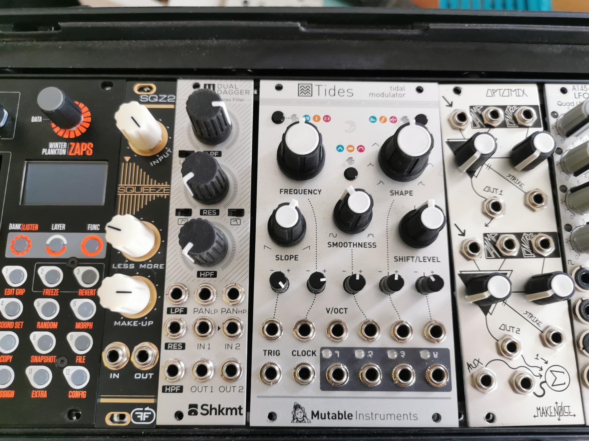 Mutable Instruments Tides mk2 モジュラーシンセ