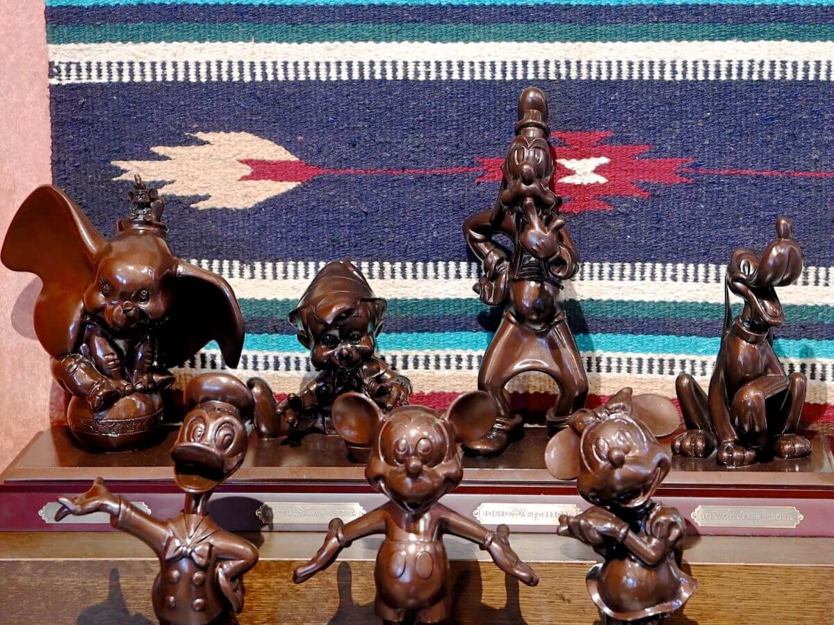 ブロンズ像を再現！東京ディズニーランド「チップ&デール」フィギュア -