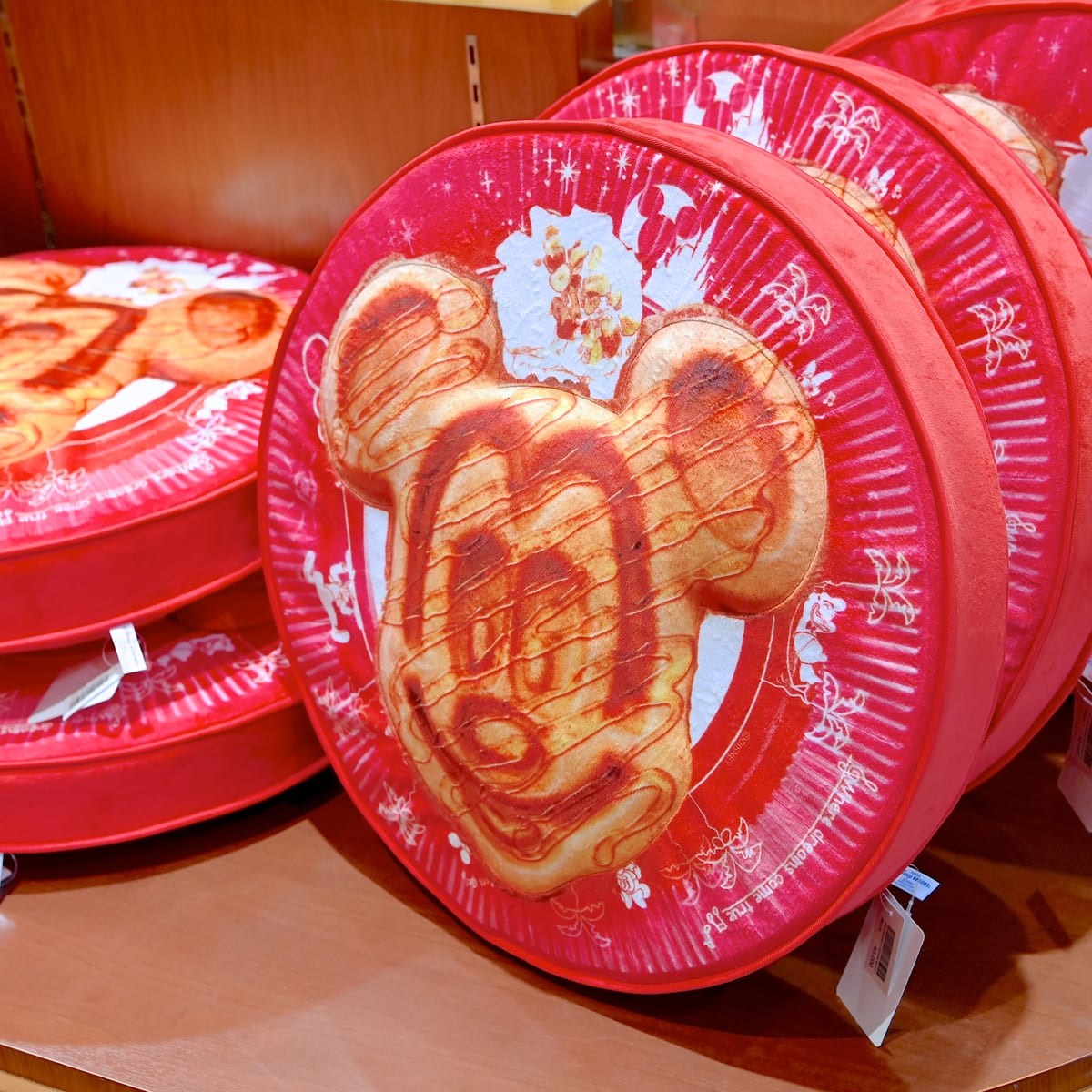 名物ミッキーワッフルがクッションに！東京ディズニーランド「パーク