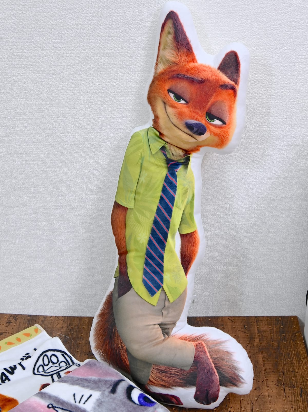 ジュディとニックのダイカットクッションも！ディズニーストア