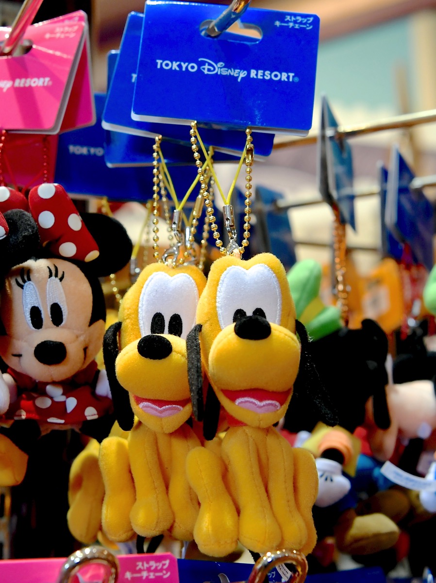 実写グッズも続々登場！東京ディズニーランド“プルート”グッズ -