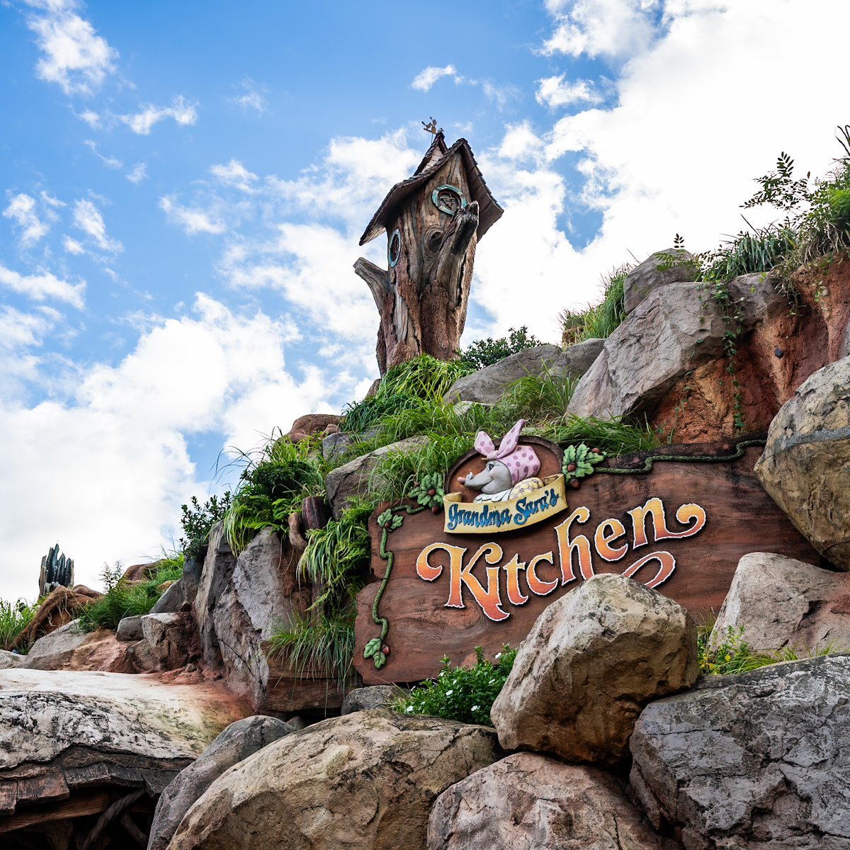 エビフライトッピングのオムライス！東京ディズニーランド「グランマ