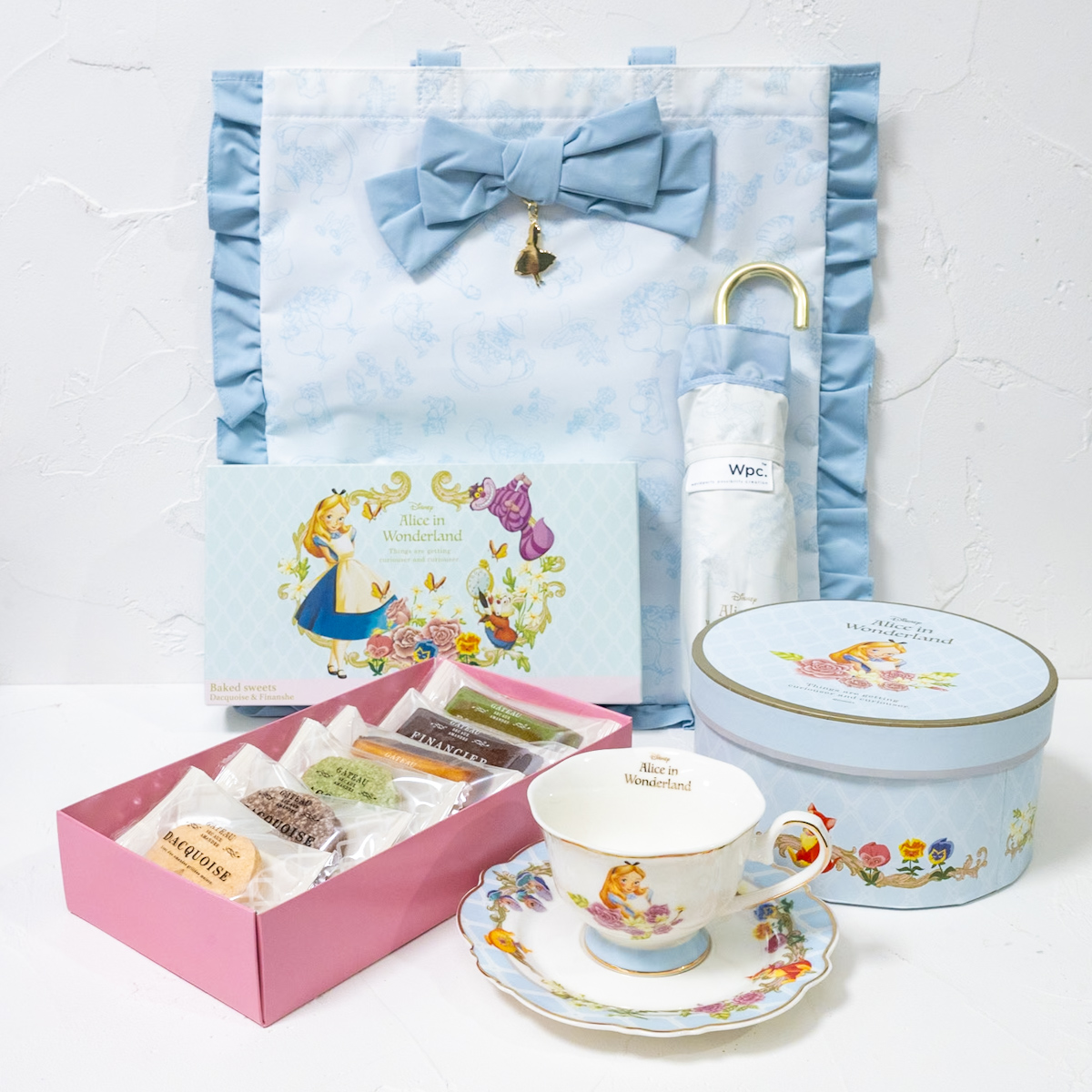 爽やかな水色を基調としたクラシカルなデザイン！ディズニーストア