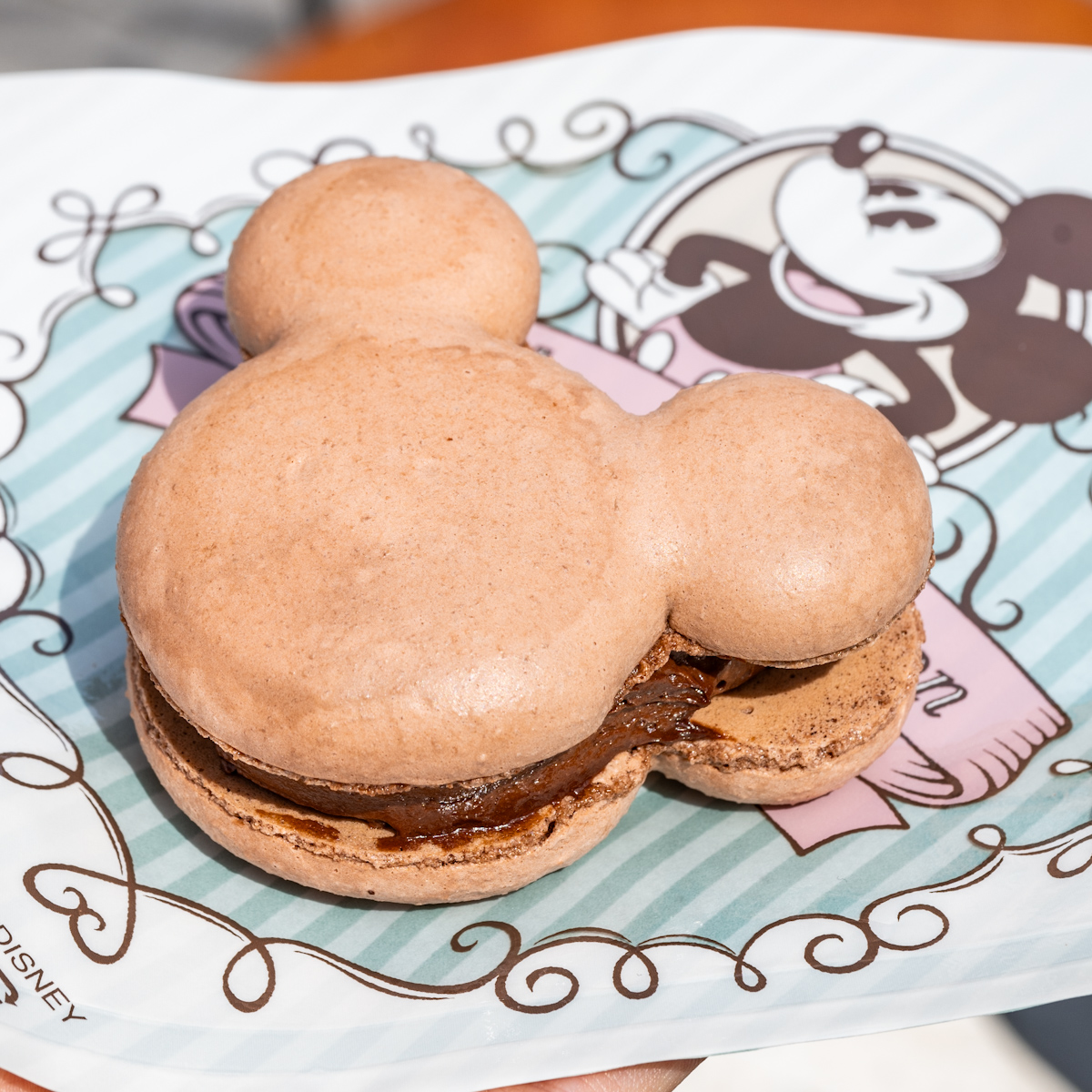 チョコレート味！東京ディズニーランド ミッキーマカロン、スーベニア