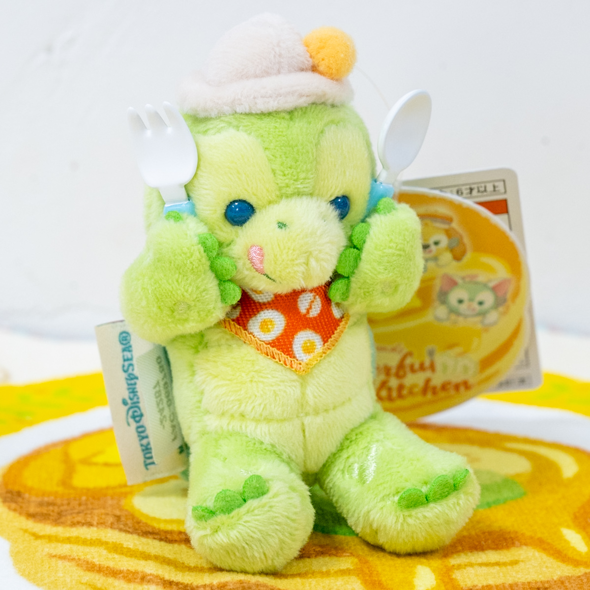 ぺろっと舌をだした姿がかわいい！東京ディズニーシー“ダッフィー