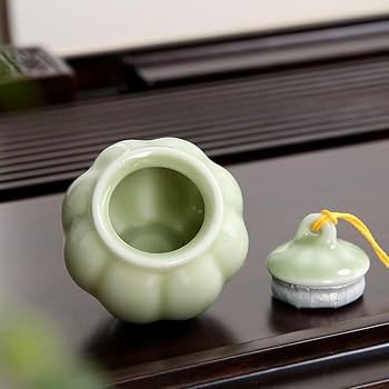Amazon｜小物入れ かぼちゃのような型 蓋付き 陶器製 (ホワイト)｜収納