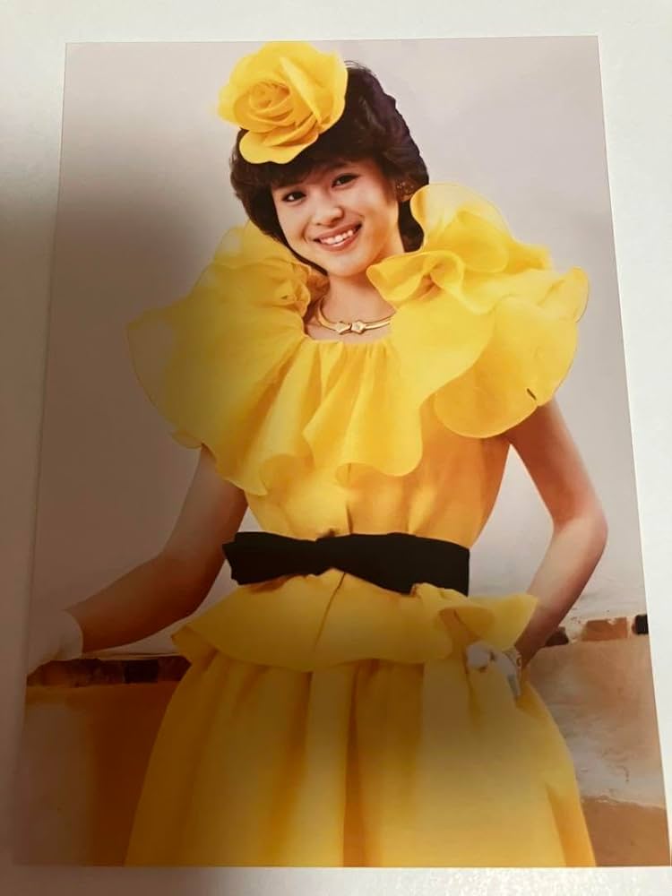Amazon.co.jp: 松田聖子 生写真 黄色 : おもちゃ