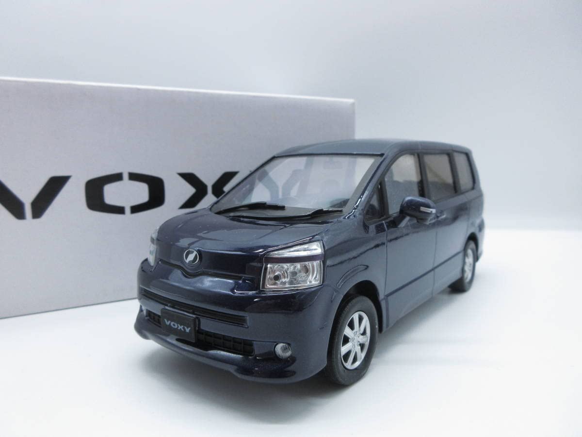 Amazon | 1/24 ミニカー ヴォクシー VOXY 70系 前期 非売品 カラー