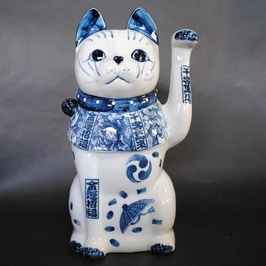 Amazon.co.jp: 瀬戸焼招き猫日本製染付猫磁器ホワイト柄(中)23.5㎝左手