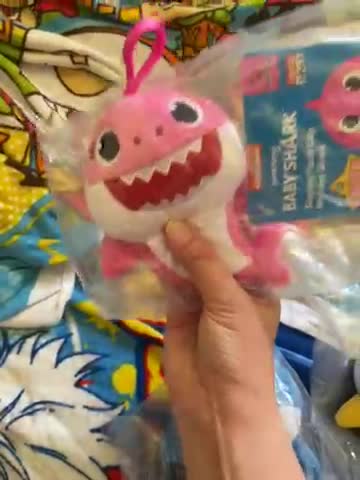 Amazon.co.jp: 【正規品】BS メロディぬいぐるみ ベイビーシャーク(S