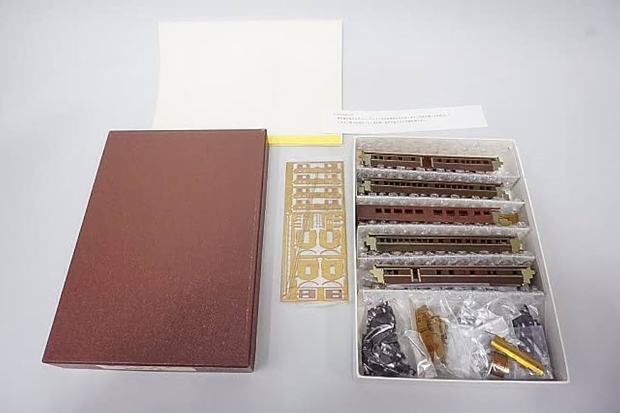 皇室用客車 御料車第一号(新) ワールド工芸 [御料車室内灯点灯]