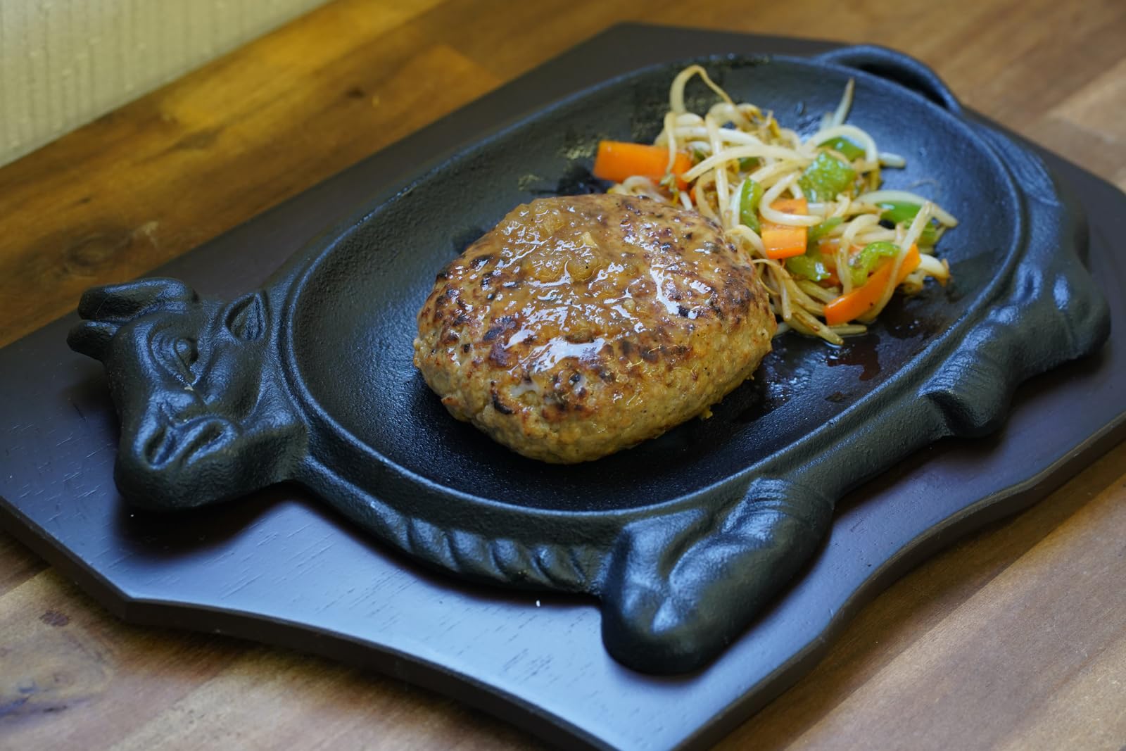 Amazon｜池永鉄工(Ikenaga Iron Works) ステーキ皿 牛型 日本製