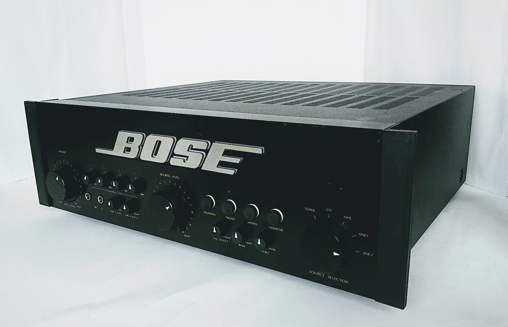BOSE 4702−IIプイメイアンプ 音量調整機能付き BOSE 4702−II
