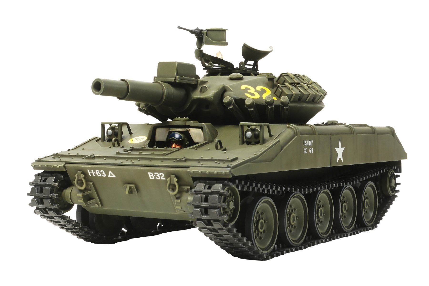 ドラゴン1/6女性兵士と同スケールのスコーピオン軽戦車かシュリダン