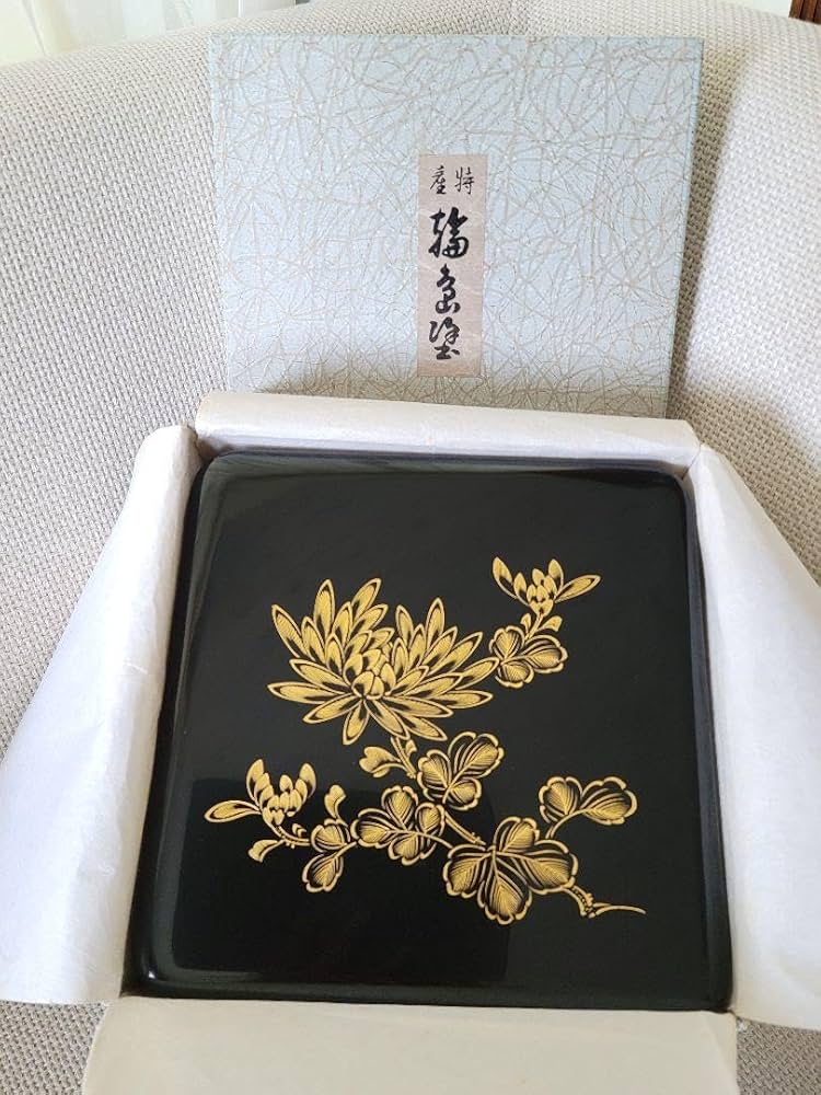 輪島塗り 木製 重箱 花柄 黒と金の配色 輪島塗り 木製 重箱 花柄 黒と
