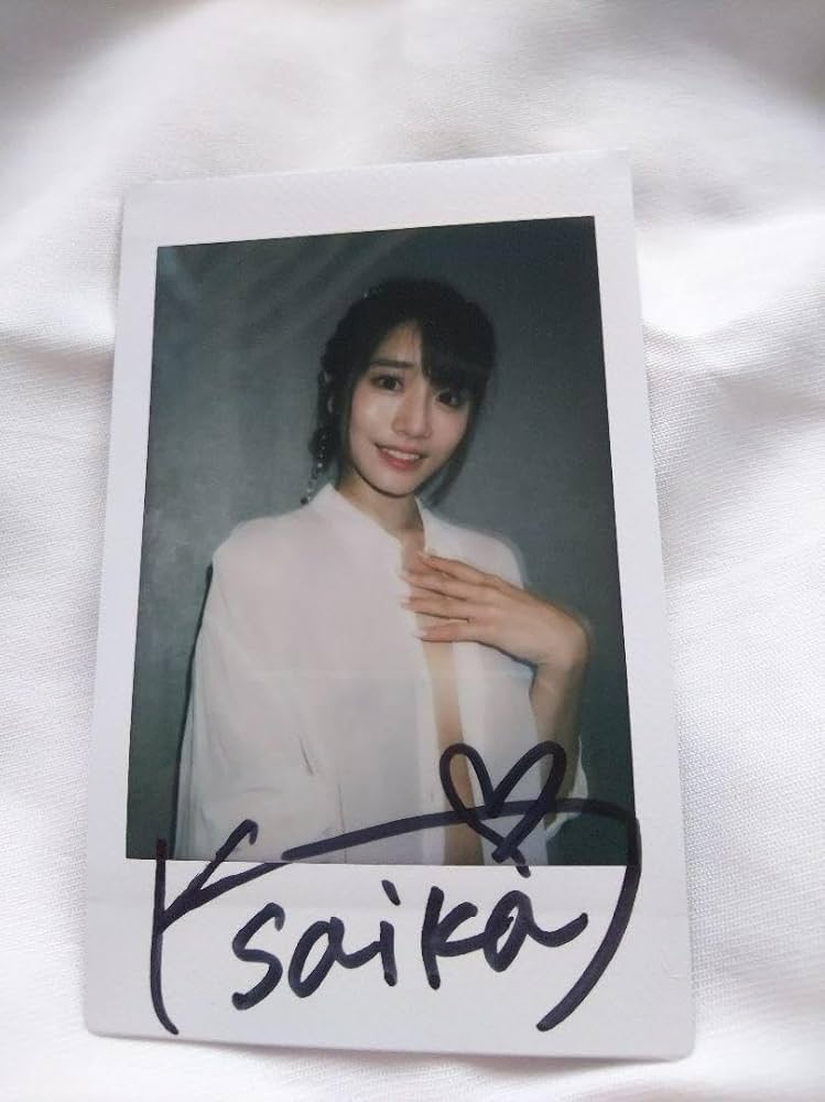 Amazon.co.jp: 河北彩花 チェキ 直筆サイン入り ノーブラ 河北彩伽