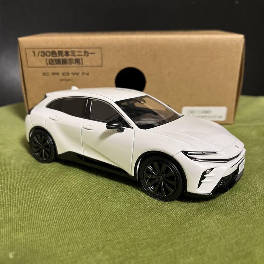 トヨタ クラウンスポーツ カラーサンプルミニカー Amazon.co.jp