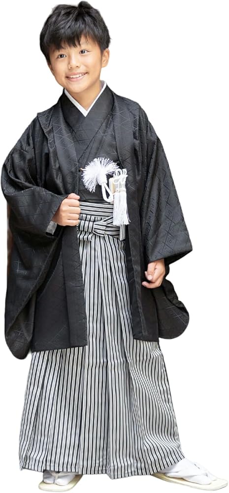 Amazon | [KIMONOMACHI] 男の子 紋付袴 セット 黒 金刺繍紋 なし 5歳