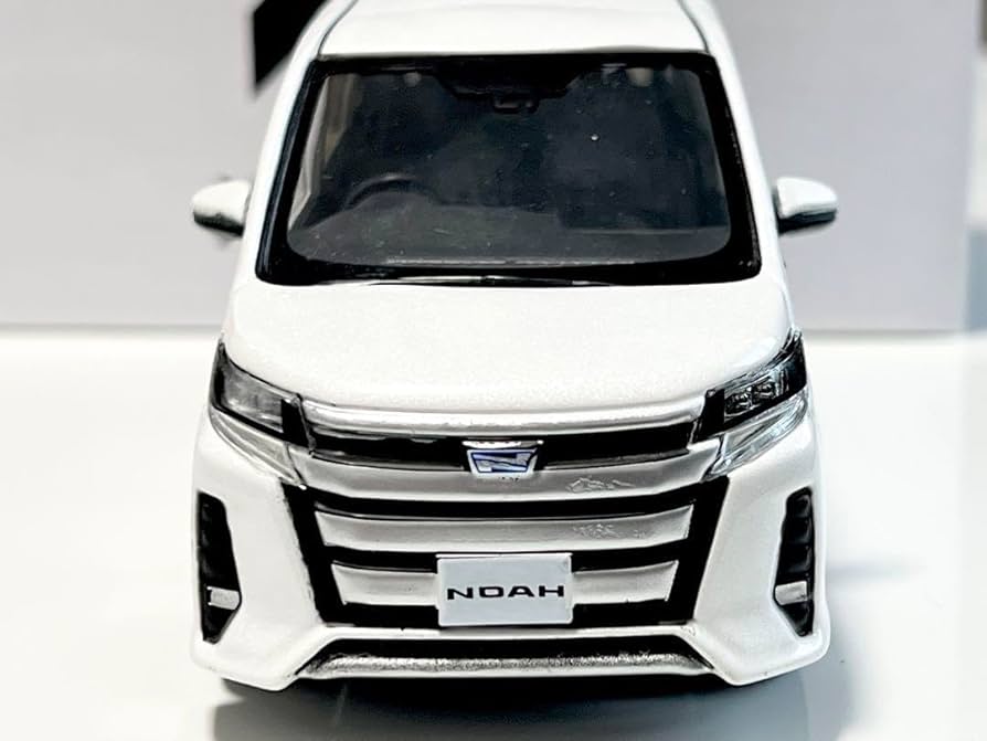 Amazon.co.jp: トヨタ ノア カラーサンプル ミニカー 訳あり NOAH 80系