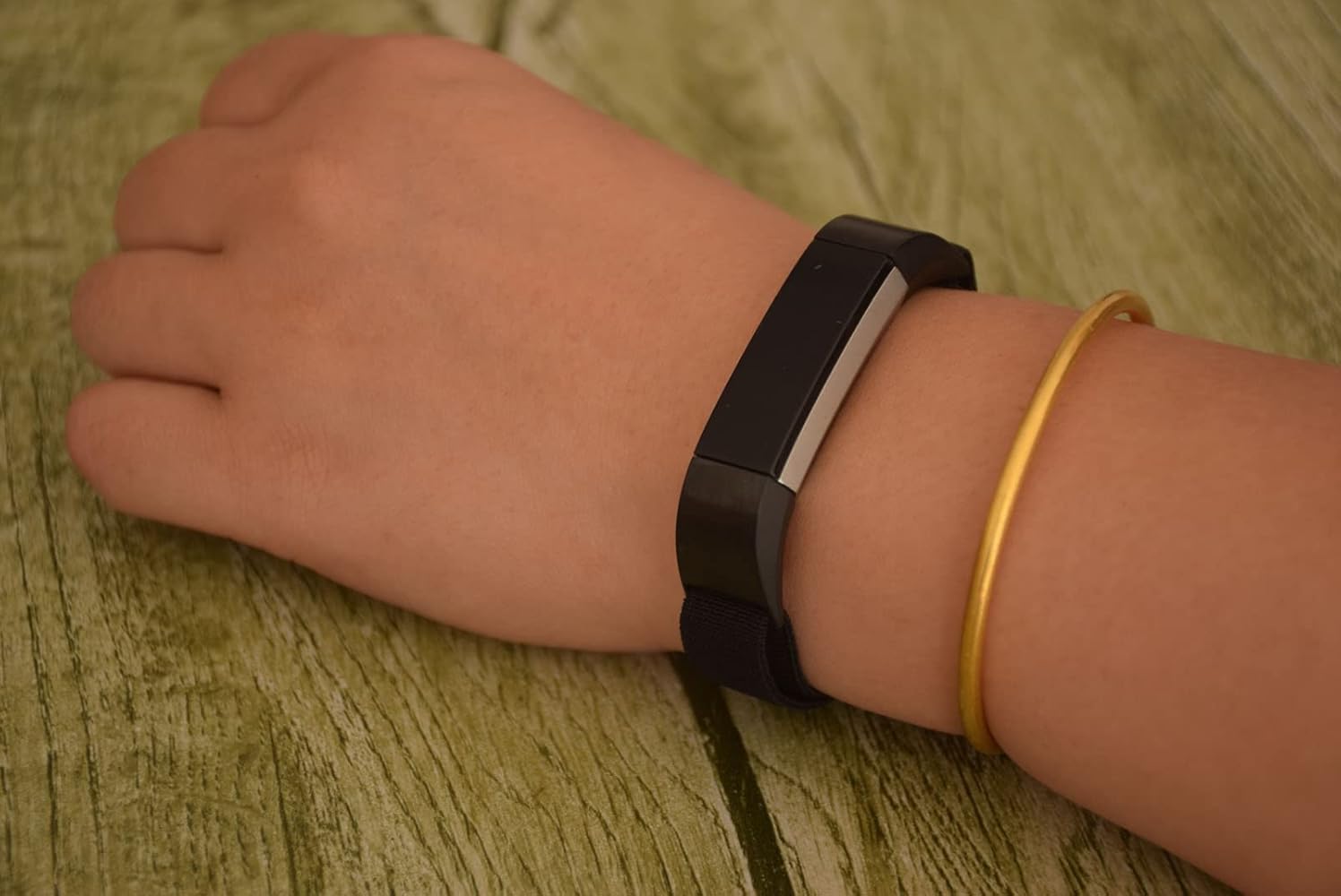 Amazon.co.jp: 調節可能な伸縮性リストバンド/足首バンド Fitbit Alta