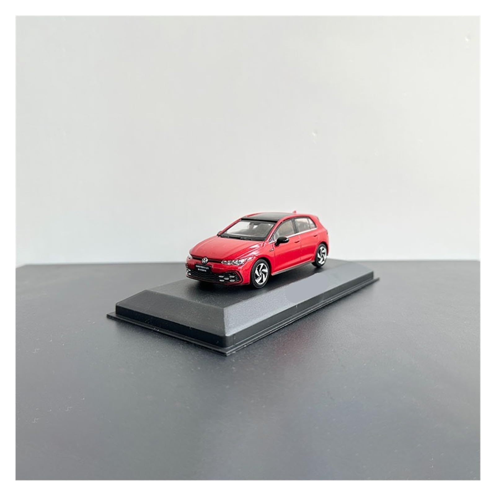 Amazon | ミニカーモデル 1:43スケール レッド フォルクスワーゲン