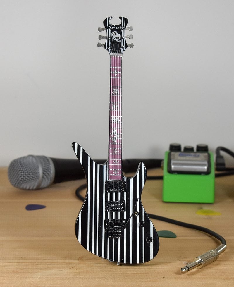 Avenged Sevenfold – Synester Gates – Schecter – Mini Guitars