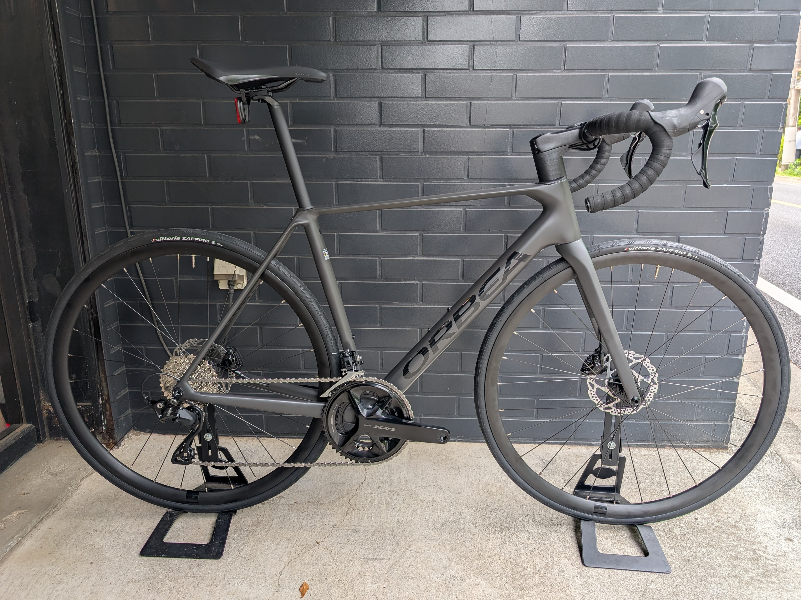 30万円台ﾌﾙｶｰﾎﾞﾝ！】ORBEA ORCA M30展示中！【機械式新105(12S)搭載