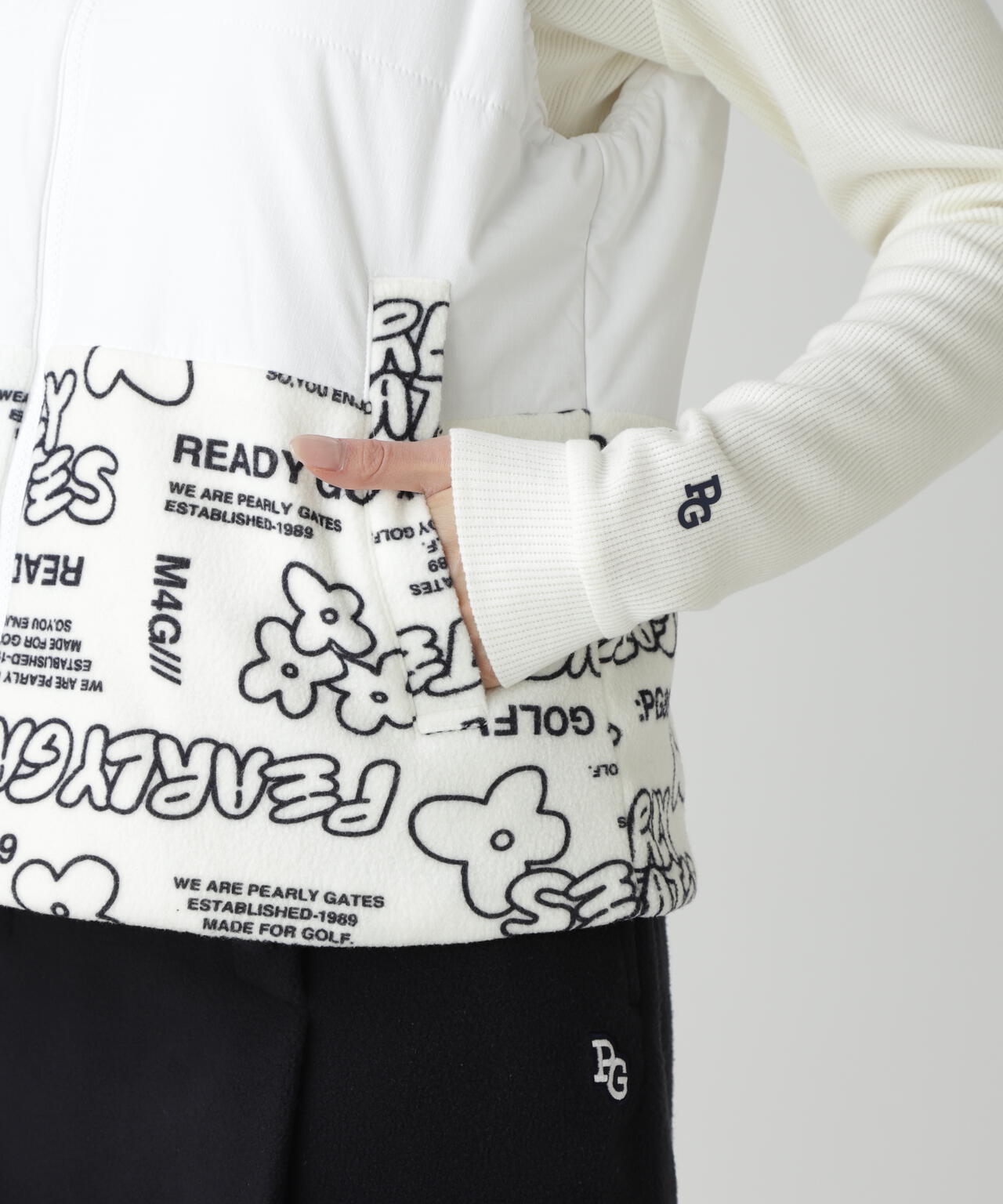 合繊×フリース片面起毛中綿フルジップアップベスト ＜ストリート花柄