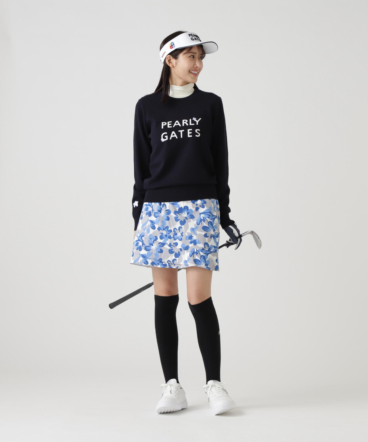 Peストレッチドビー中綿スカート ＜ラフ花ロゴ小柄＞ | PEARLY GATES