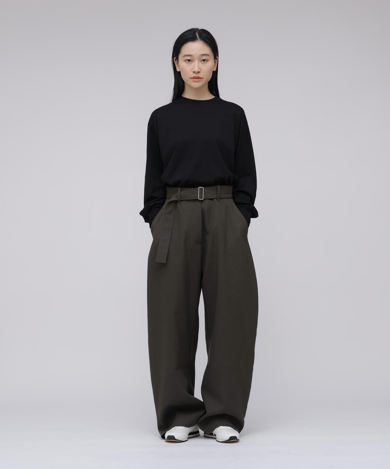 STUDIO NICHOLSON / GRAIN DE POUDRE BELTED ROUND LEG PANT | THE