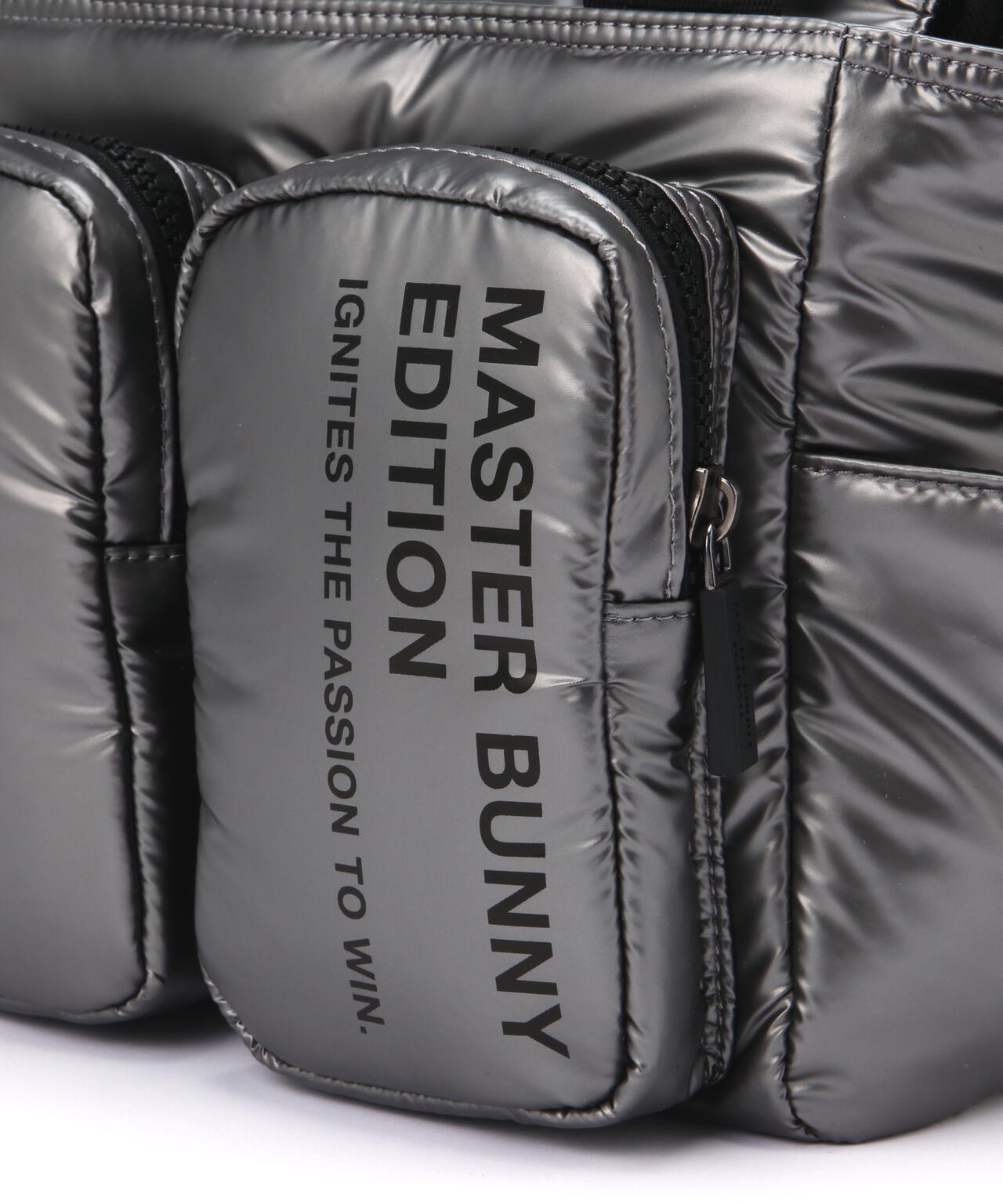 アウトポケット カートバッグ (UNISEX) | MASTER BUNNY EDITION