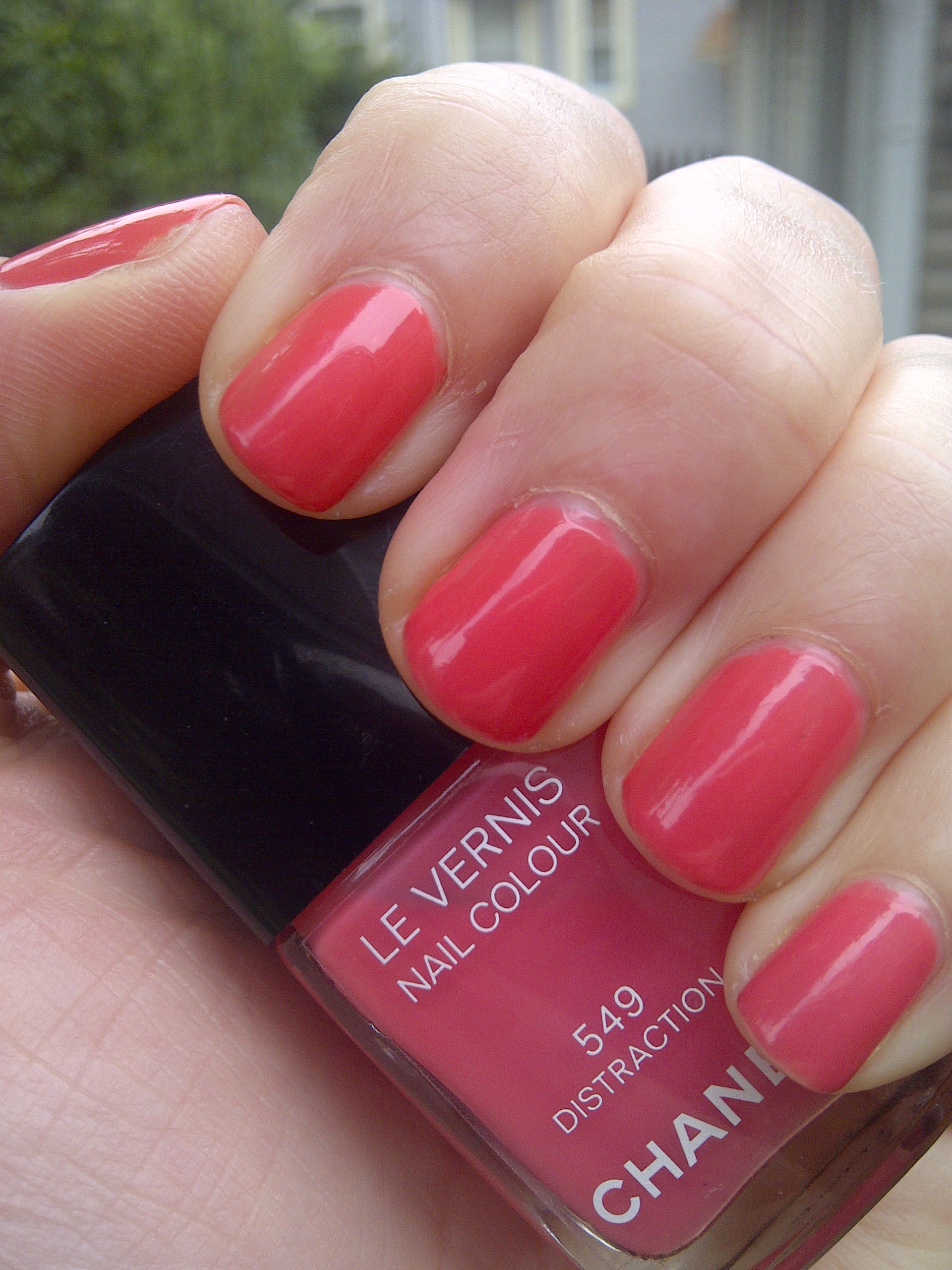 Chanel Le Vernis Distraction 549 nail polish | mom who works