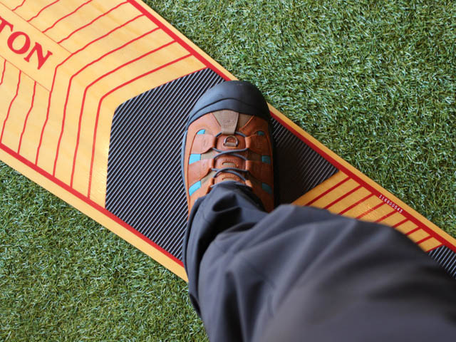 BURTONの雪板！？「THE THROWBACK （スローバック）」 – moderate