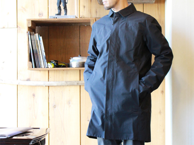 ARC'TERYX のメンズコート。Keppel Trench Coat（ケッペル トレンチ