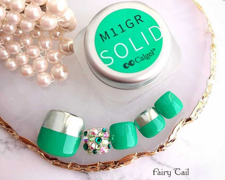 ネイルライトのおすすめは？プロも選ぶカルジェルの【ネイルライト】を