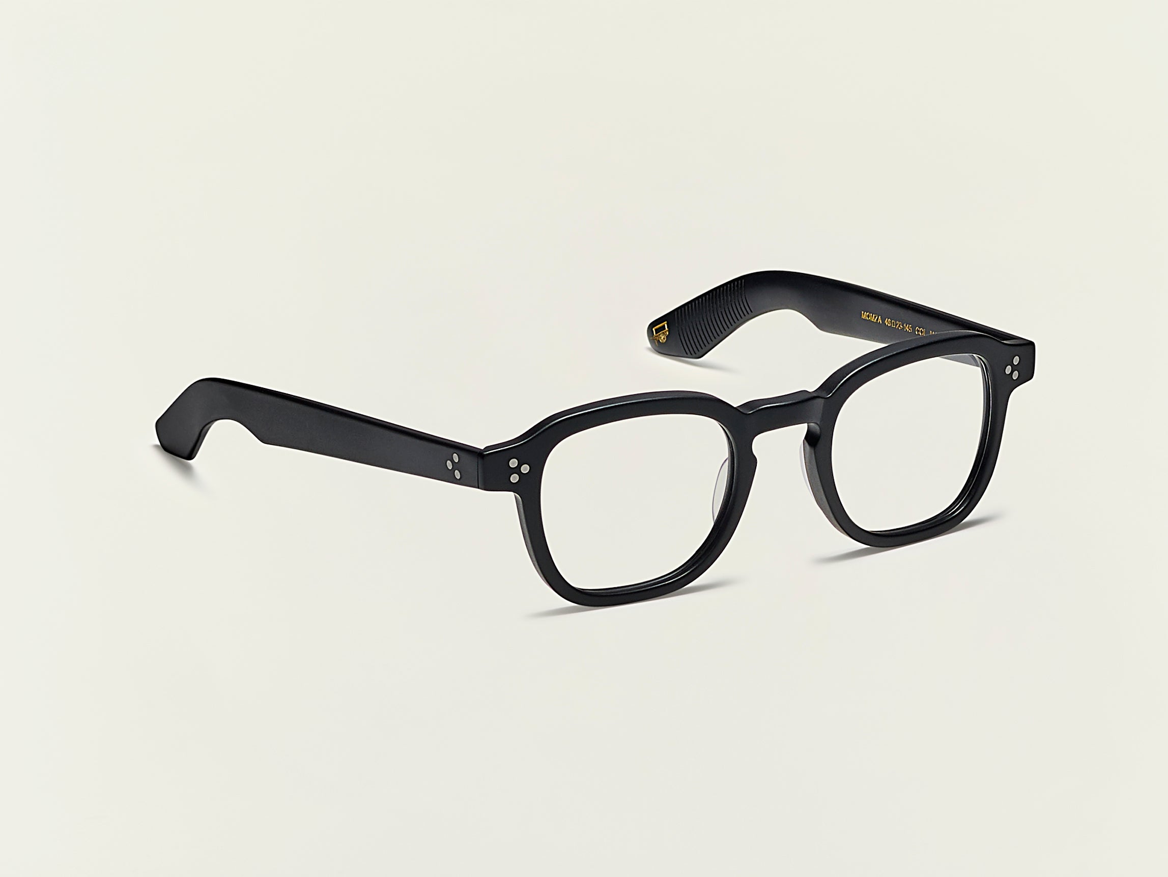 momza-color-matte-black-pos-1.