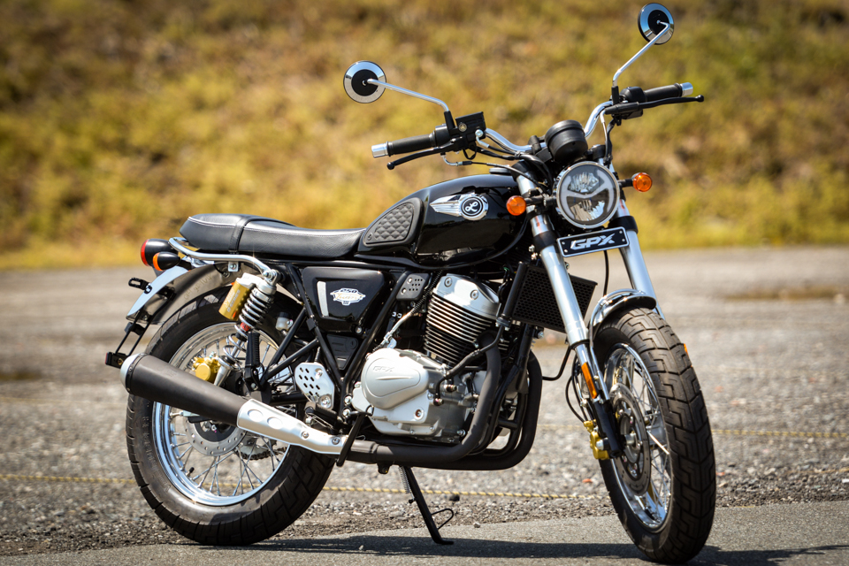 クラシックだけどしっかりスポーツ！GPXレジェンド250ツインがⅡからⅢ