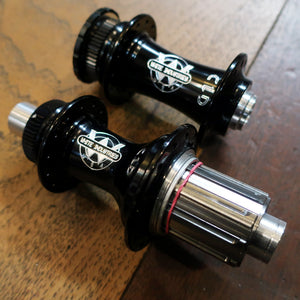WHITE INDUSTRIES CLD Thru HUB SET (BLACK) – BICYCLE STUDIO MOVEMENT